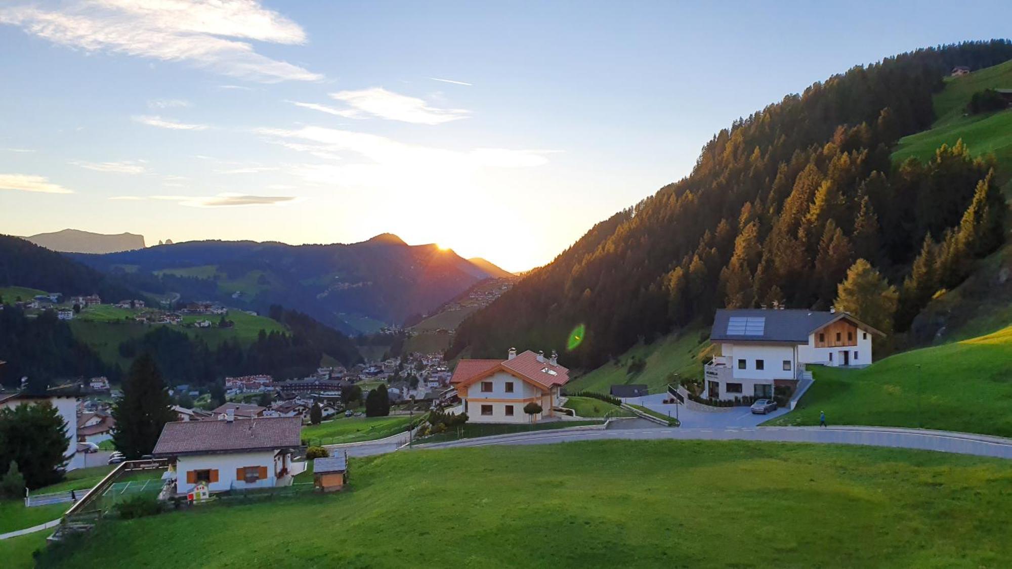 Appartamento Dolomiti Wolkenstein in Gröden Exterior foto